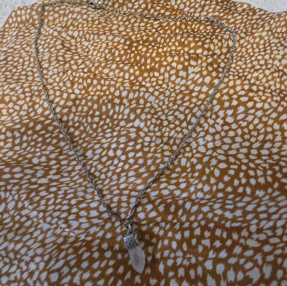 Quarts tip.selver pendent with Cresent moon detail and silver chain.